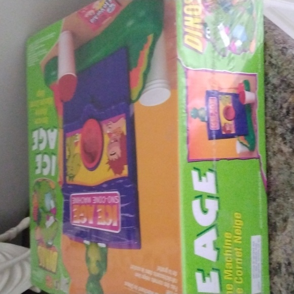 Vintage Lanard Ice Age Sno-Cone Machine, 1995. - Picture 10 of 16